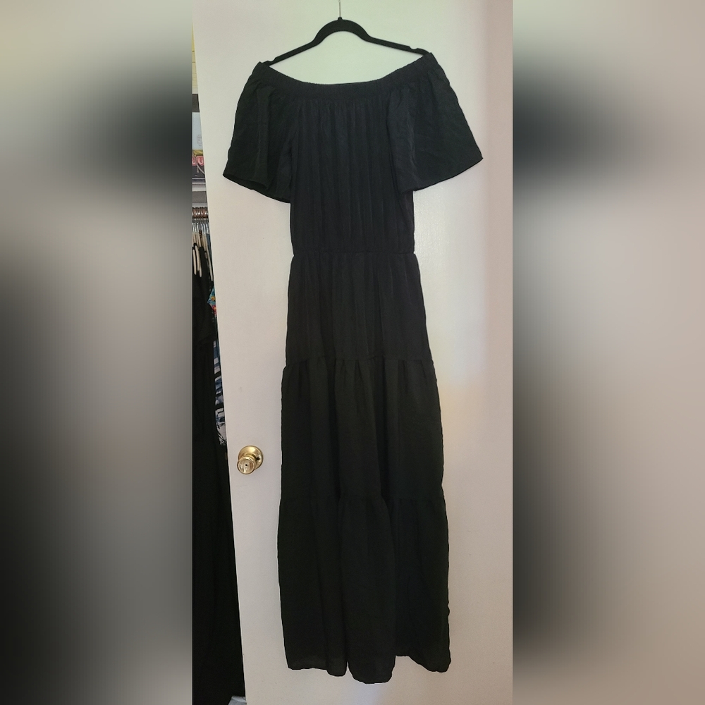 Maxi dress tier off the shoulder